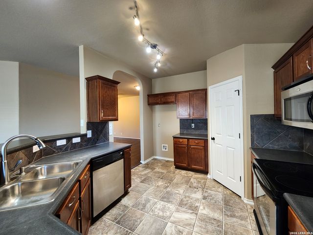 246 CRANE CREST DR, New Braunfels, TX 78130