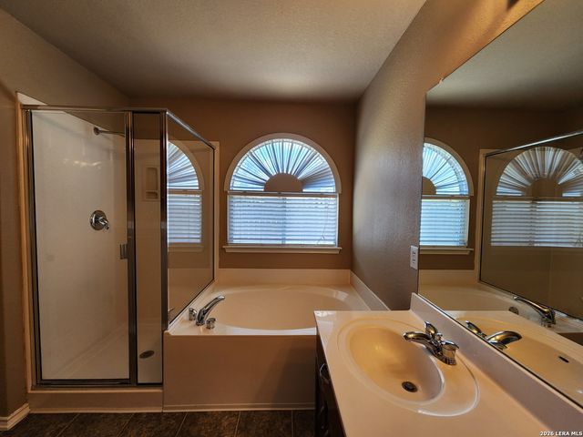 246 CRANE CREST DR, New Braunfels, TX 78130