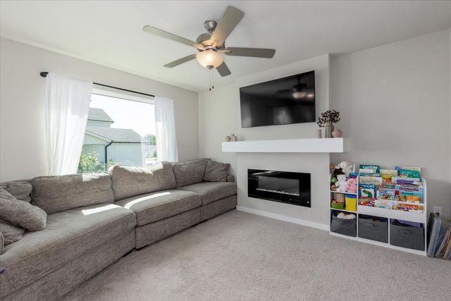 4420 E 44th Street, Des Moines, IA 50317