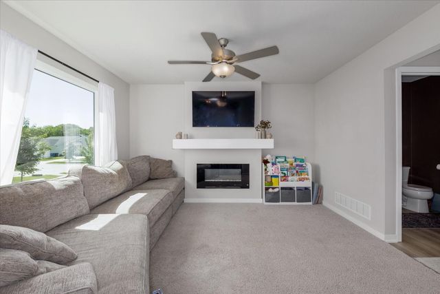 4420 E 44th Street, Des Moines, IA 50317
