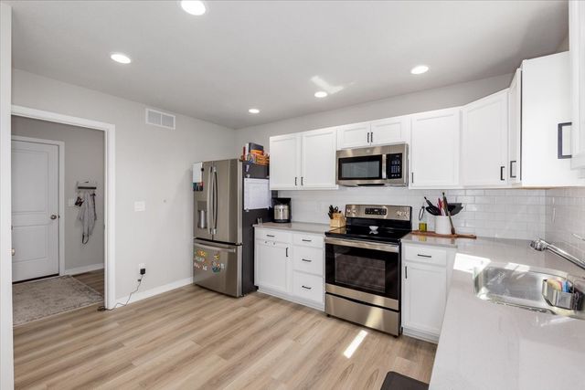 4420 E 44th Street, Des Moines, IA 50317