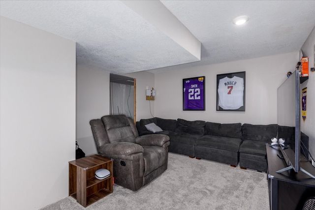 4420 E 44th Street, Des Moines, IA 50317