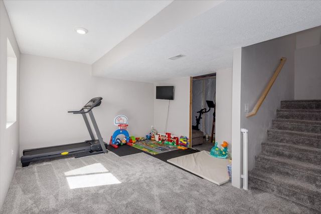 4420 E 44th Street, Des Moines, IA 50317