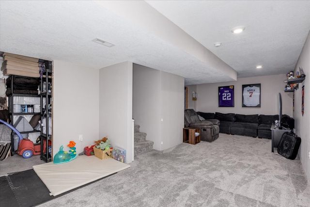 4420 E 44th Street, Des Moines, IA 50317