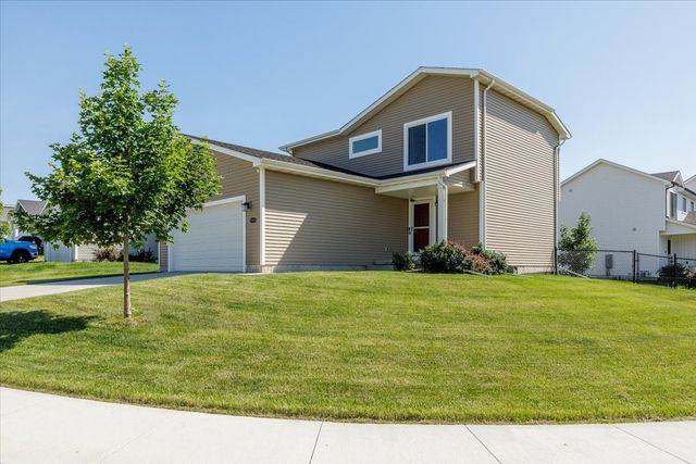 4420 E 44th Street, Des Moines, IA 50317