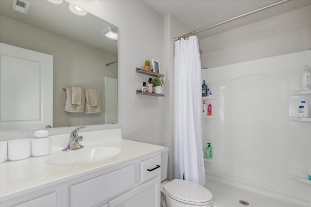 4420 E 44th Street, Des Moines, IA 50317