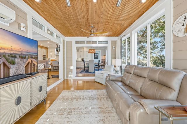 46 High Hammock Way, Pawleys Island, SC 29585