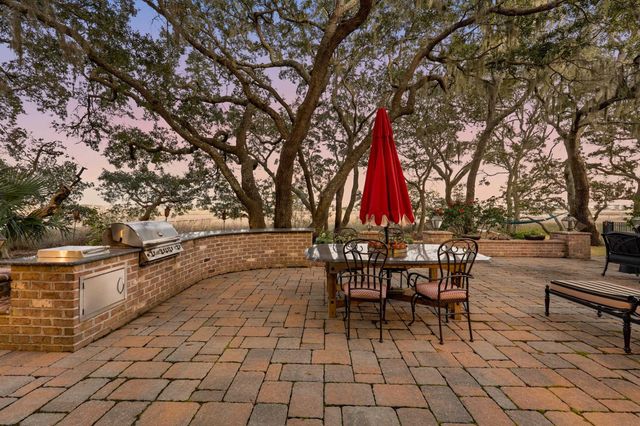 46 High Hammock Way, Pawleys Island, SC 29585