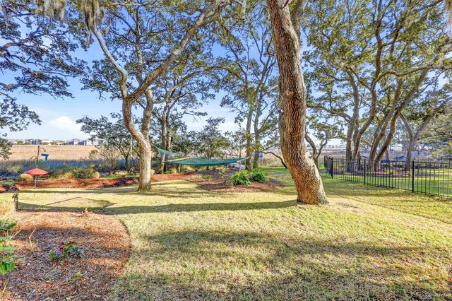 46 High Hammock Way, Pawleys Island, SC 29585