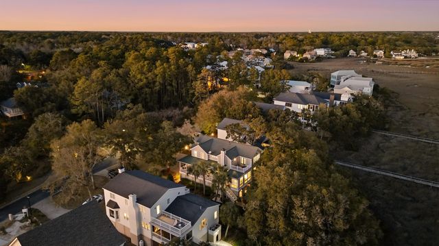 46 High Hammock Way, Pawleys Island, SC 29585