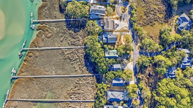 46 High Hammock Way, Pawleys Island, SC 29585
