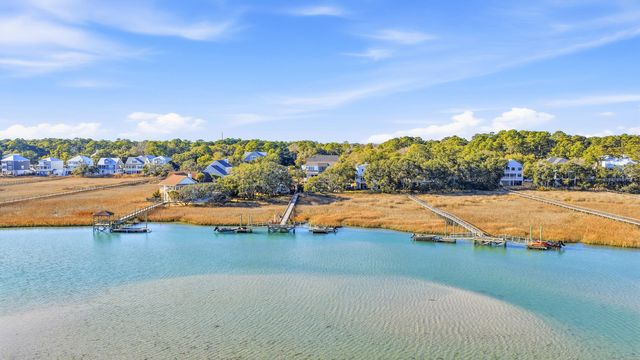 46 High Hammock Way, Pawleys Island, SC 29585