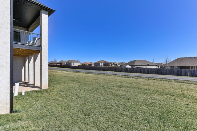 2044 N Unbridled Court, Springfield, MO 65802