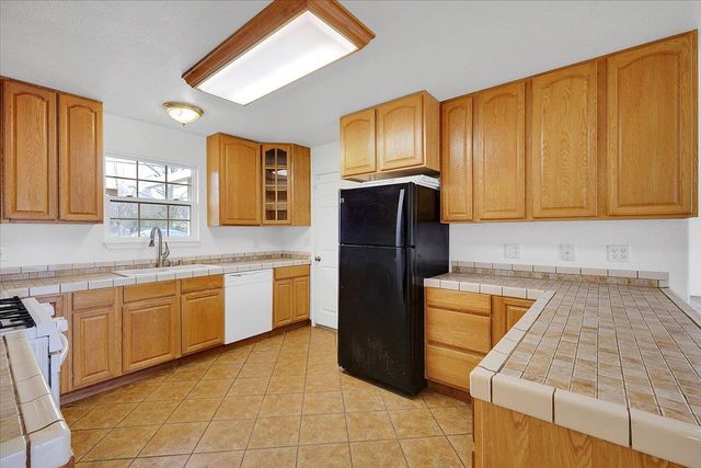 1644 3rd Ave, Olivehurst, CA 95961