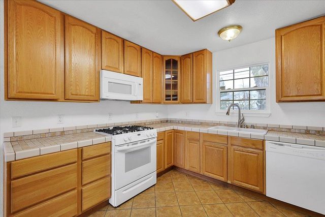 1644 3rd Ave, Olivehurst, CA 95961