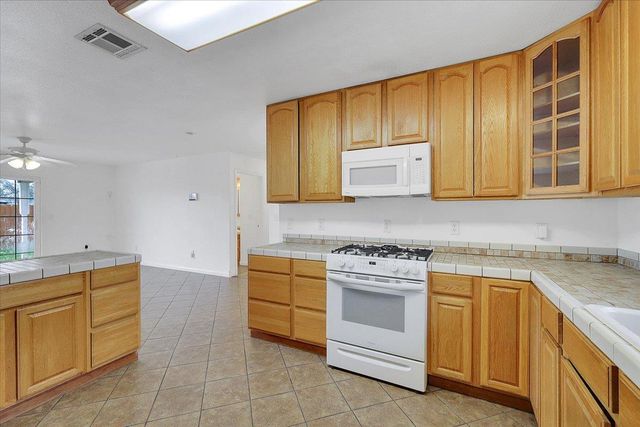 1644 3rd Ave, Olivehurst, CA 95961