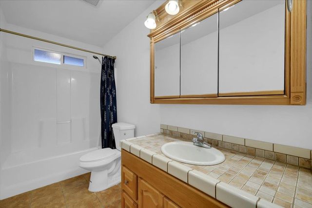 1644 3rd Ave, Olivehurst, CA 95961