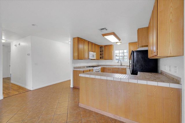 1644 3rd Ave, Olivehurst, CA 95961