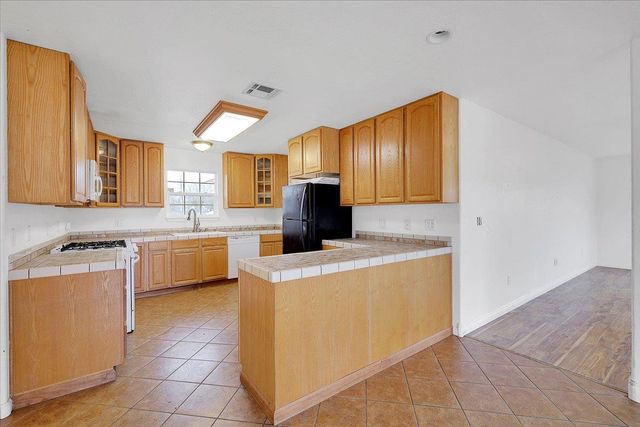 1644 3rd Ave, Olivehurst, CA 95961