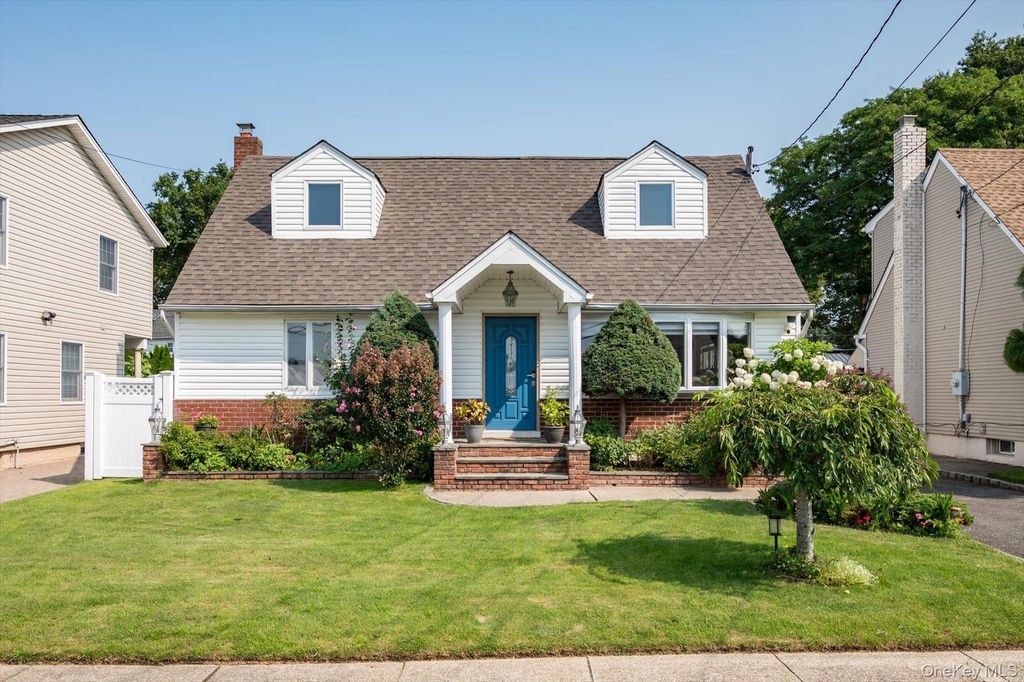 944 Cathedral Avenue, Franklin Square, NY 11010 — exterior