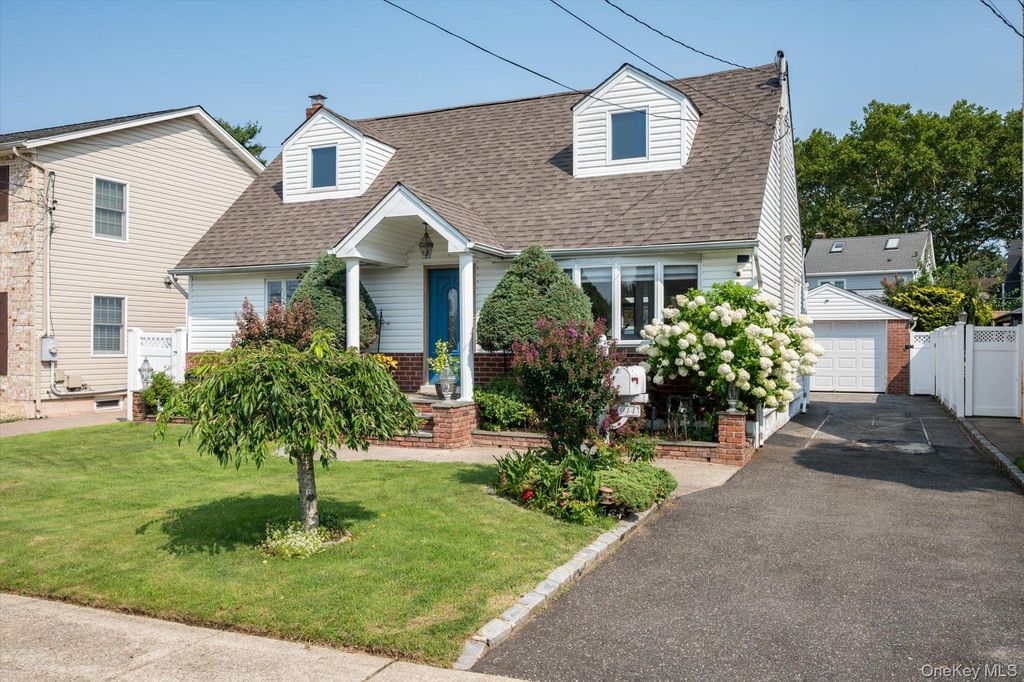 944 Cathedral Avenue, Franklin Square, NY 11010 — photo 2