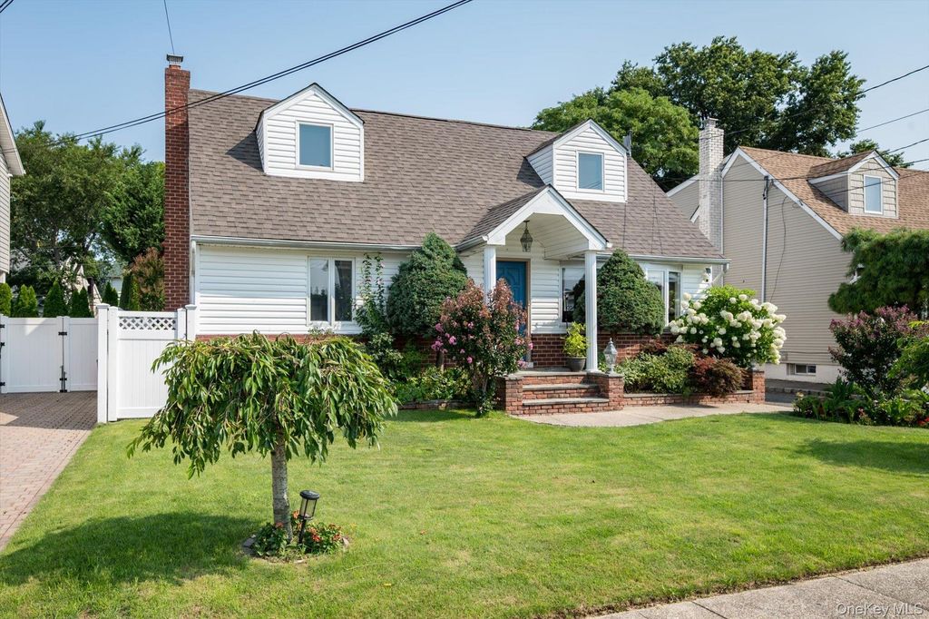 944 Cathedral Avenue, Franklin Square, NY 11010 — photo 3