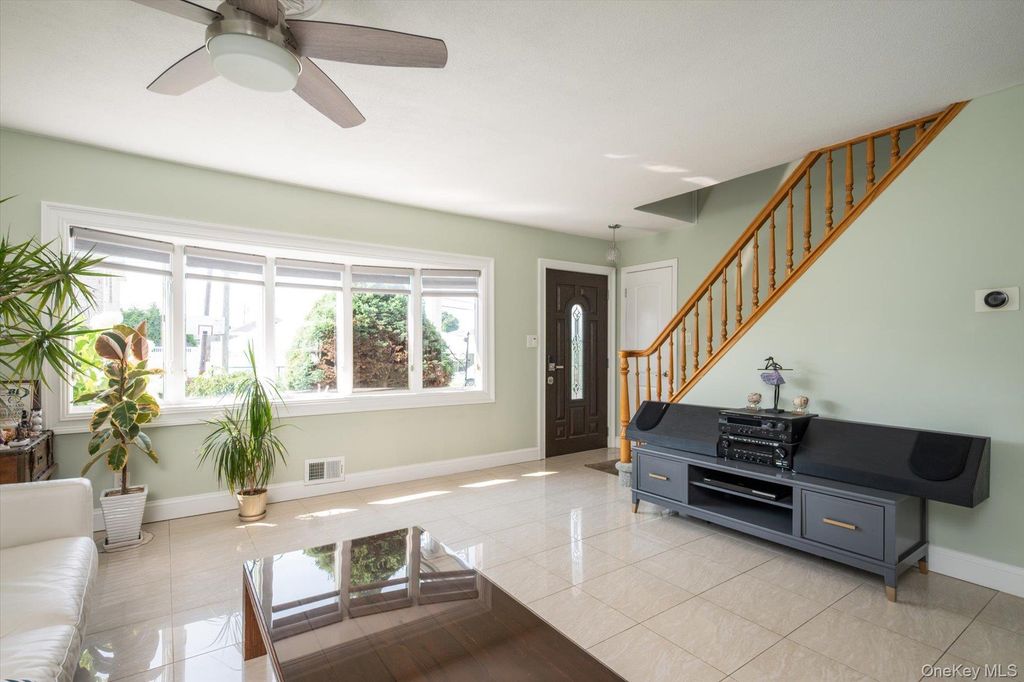 944 Cathedral Avenue, Franklin Square, NY 11010 — photo 5