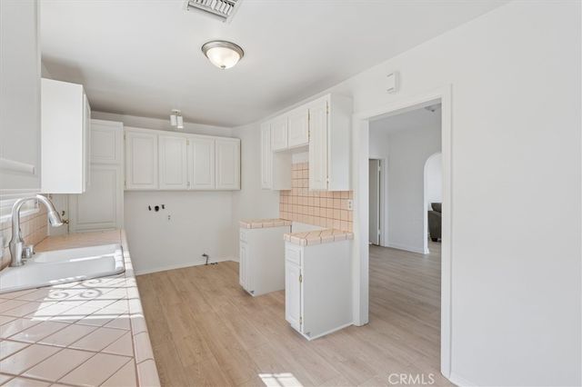 1922 W 84th, Los Angeles, CA 90047