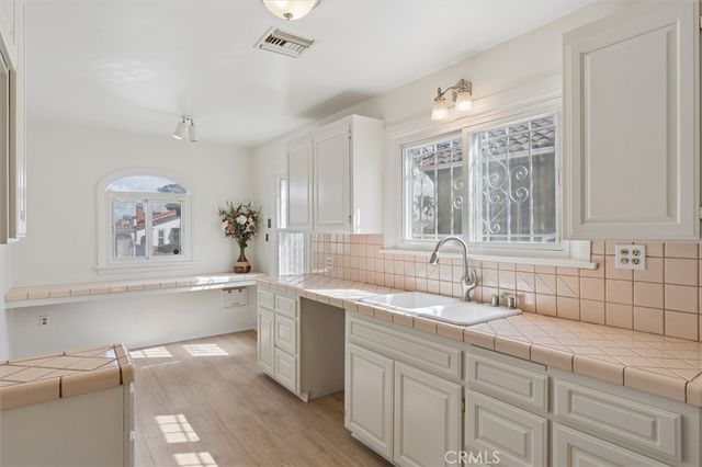 1922 W 84th, Los Angeles, CA 90047