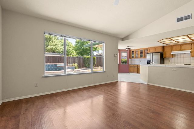 1619 Misty Wood Dr, Roseville, CA 95747
