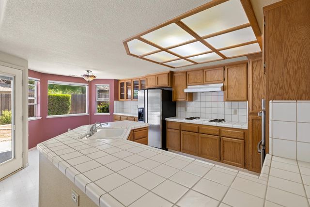 1619 Misty Wood Dr, Roseville, CA 95747