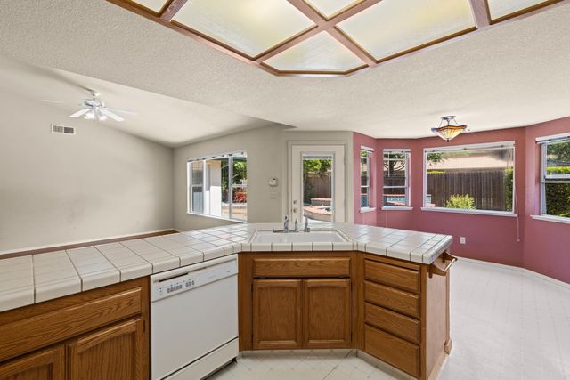 1619 Misty Wood Dr, Roseville, CA 95747