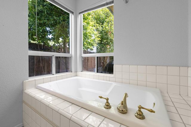 1619 Misty Wood Dr, Roseville, CA 95747