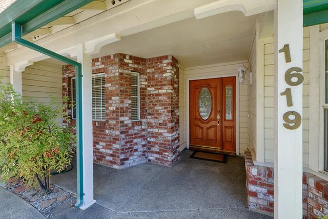 1619 Misty Wood Dr, Roseville, CA 95747