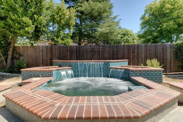 1619 Misty Wood Dr, Roseville, CA 95747