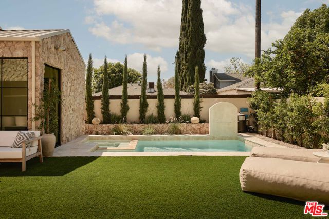 14000 Otsego Street, Sherman Oaks, CA 91423