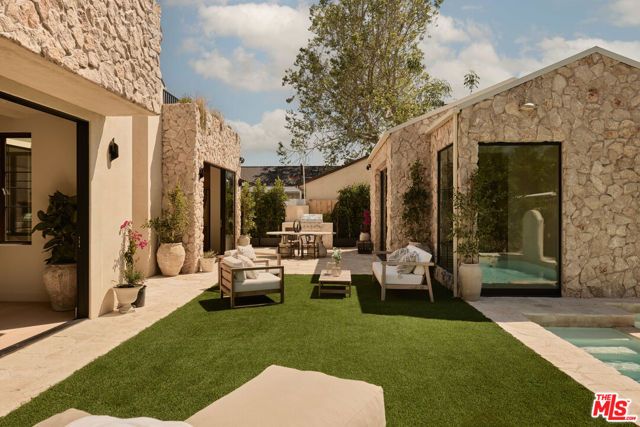 14000 Otsego Street, Sherman Oaks, CA 91423
