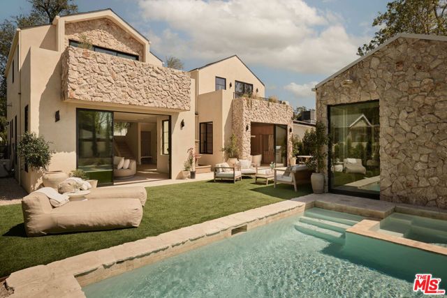14000 Otsego Street, Sherman Oaks, CA 91423