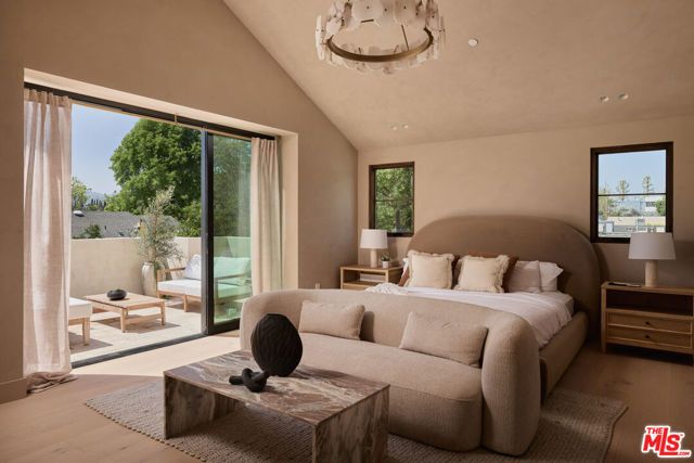 14000 Otsego Street, Sherman Oaks, CA 91423