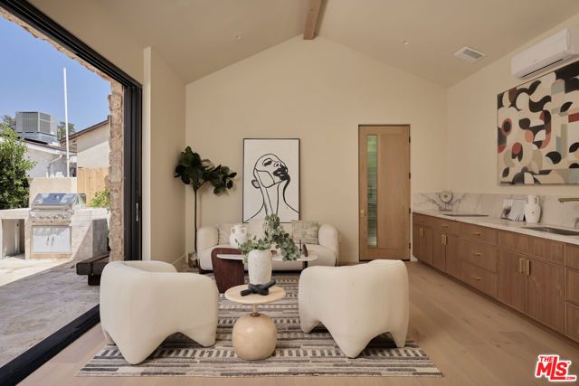 14000 Otsego Street, Sherman Oaks, CA 91423