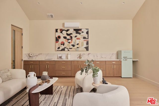 14000 Otsego Street, Sherman Oaks, CA 91423