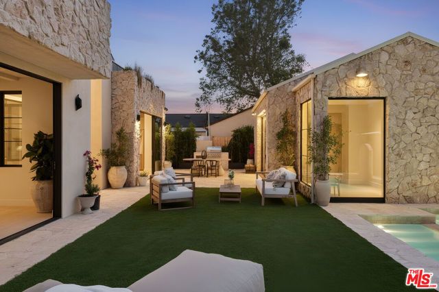 14000 Otsego Street, Sherman Oaks, CA 91423