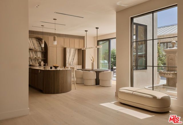 14000 Otsego Street, Sherman Oaks, CA 91423