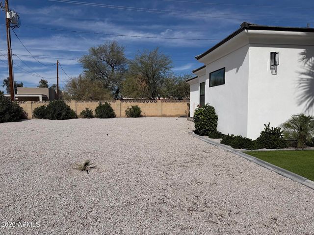 8736 E Joshua Tree Lane, Scottsdale, AZ 85266