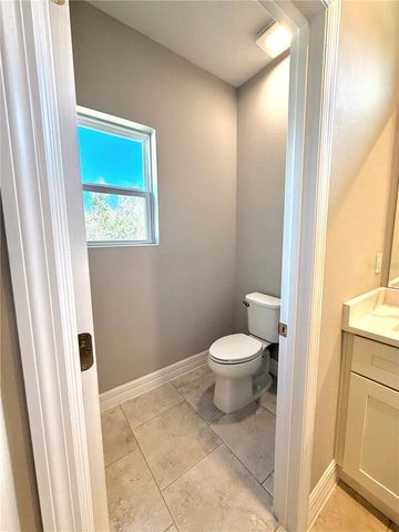 132 W PRAIRIE STREET, Center Hill, FL 33514