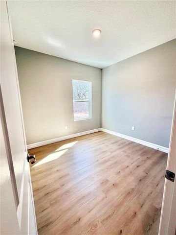 132 W PRAIRIE STREET, Center Hill, FL 33514