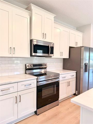 132 W PRAIRIE STREET, Center Hill, FL 33514