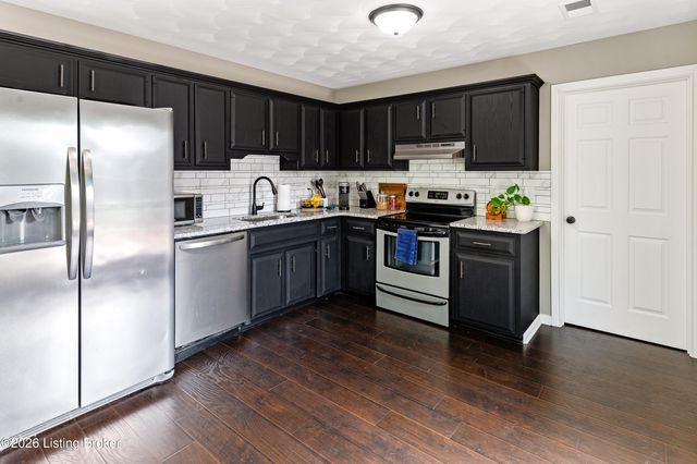 110 Quiet Spring Dr, Bardstown, KY 40004