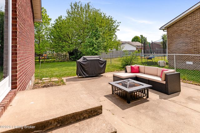 110 Quiet Spring Dr, Bardstown, KY 40004