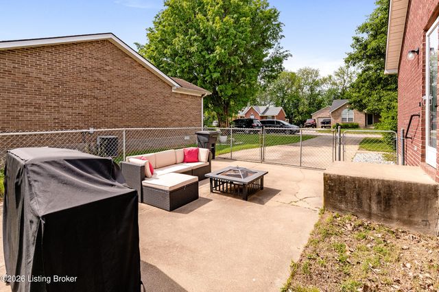 110 Quiet Spring Dr, Bardstown, KY 40004